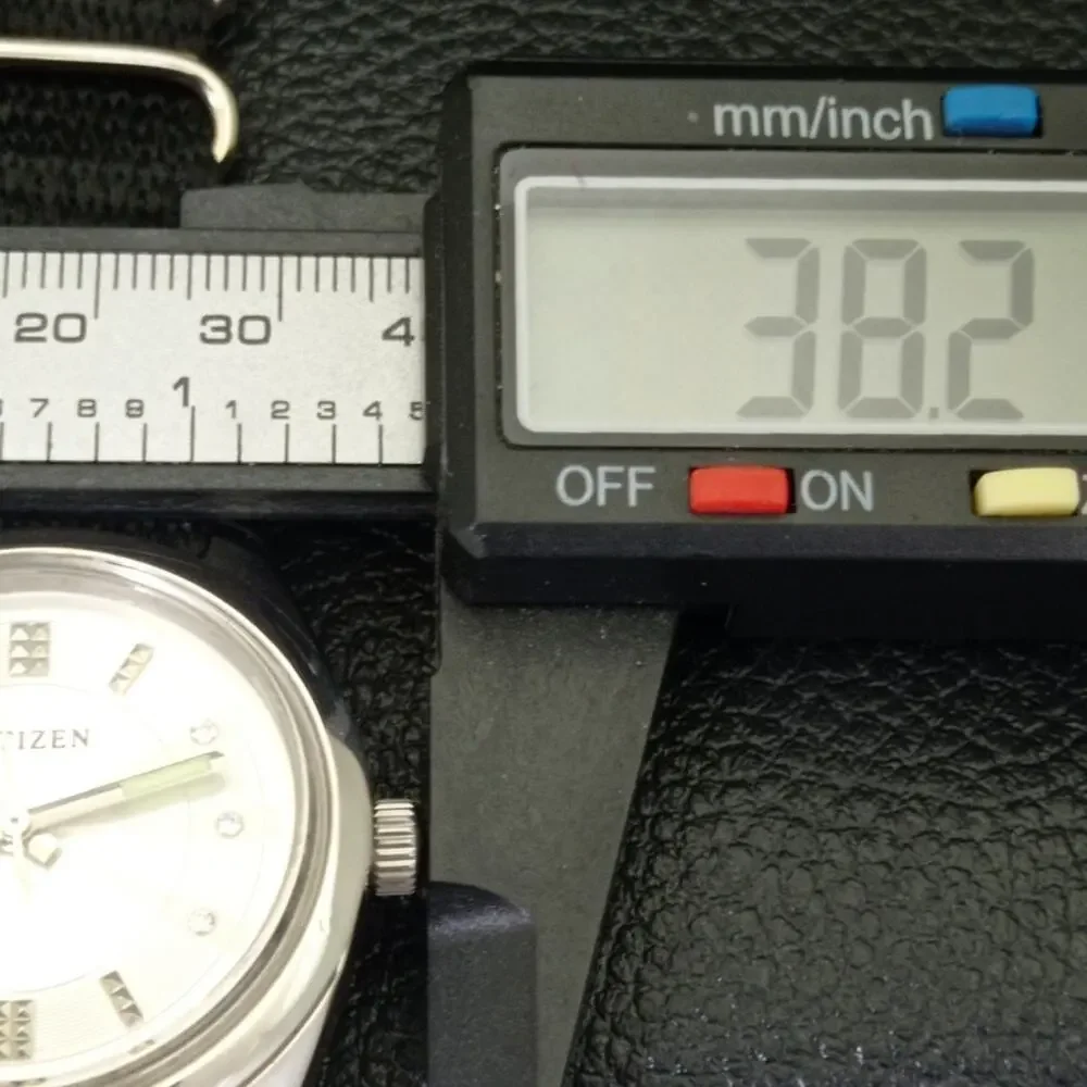 Vintage 1985 Citizen Automatic Mens Silver Watch W/daydate & Silver accents